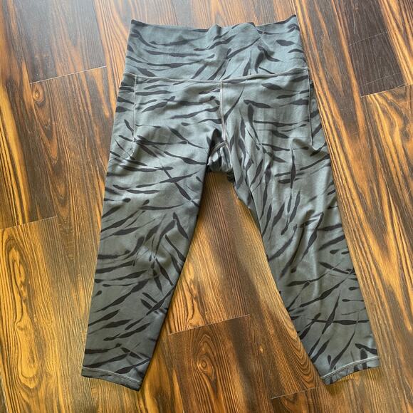 Athleta Salutation Stash High Rise 7/8 Length Leggings Pockets - Picture 1 of 9